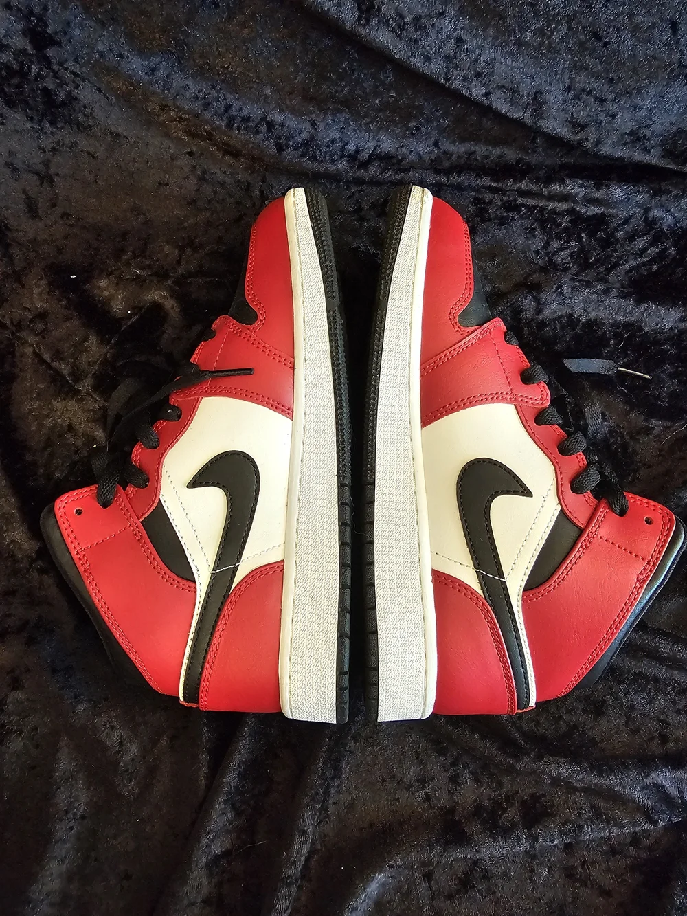 Nike Air Jordan 1 Mid GS Chicago Black Toe Youth 5Y